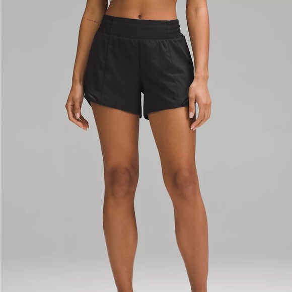 Lululemon Hotty Hot Short Size 6 in Black - Picture 2 of 4